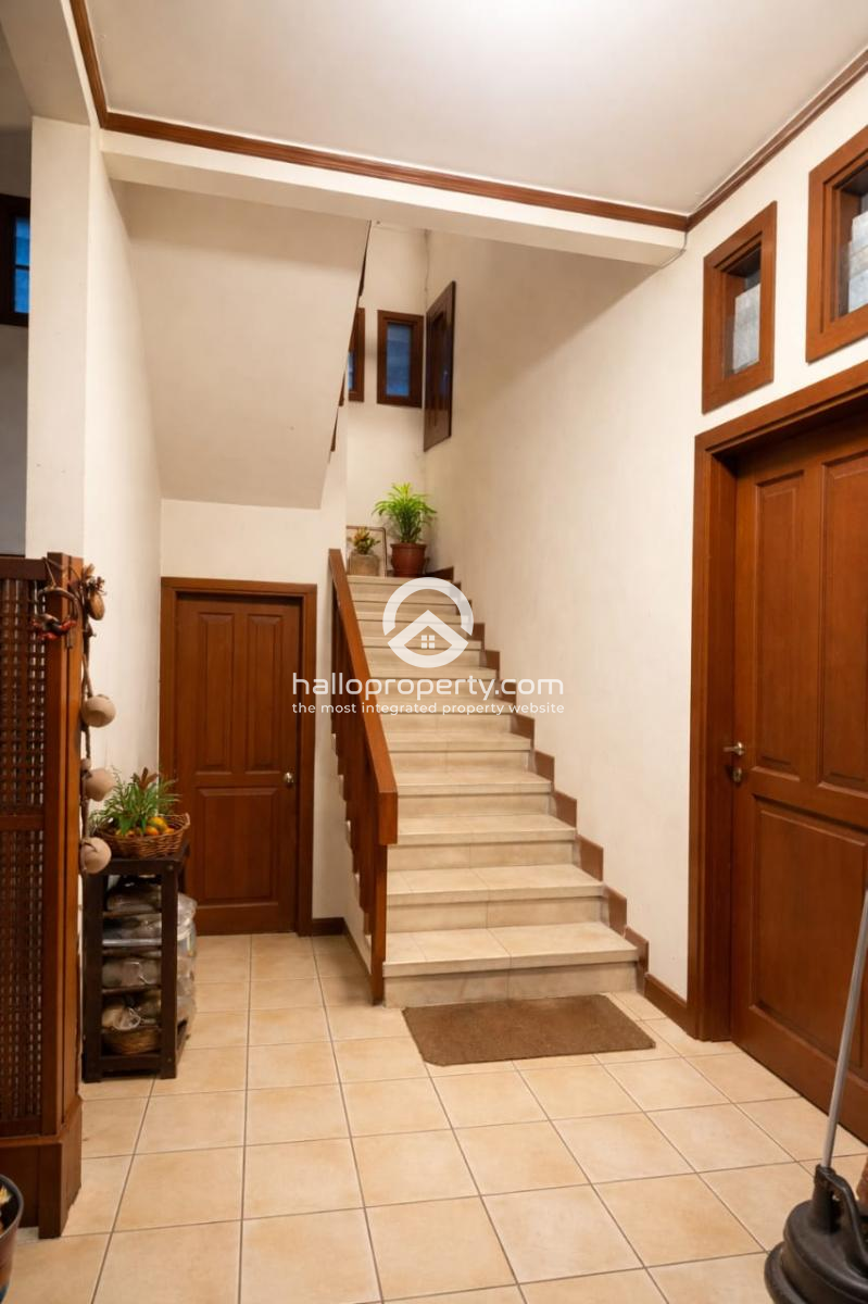 Tangga dan Kamar lt 1